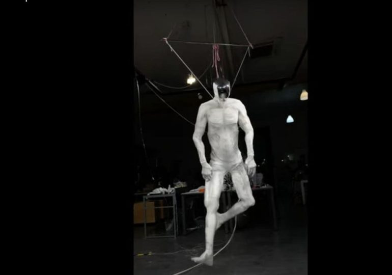 Creepy humanoid robot moves using 1,000 eerie artificial muscles