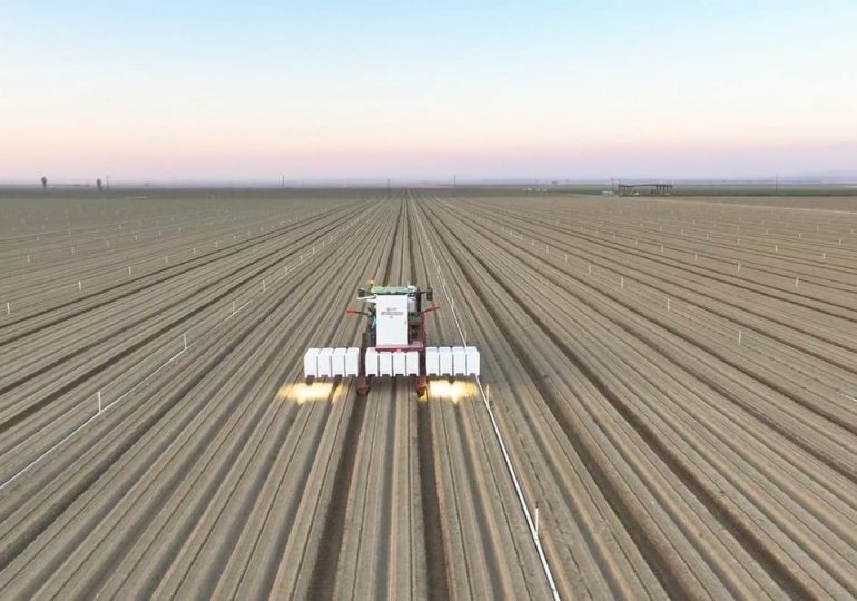 Robot uses lasers to make chemical-free farming a reality