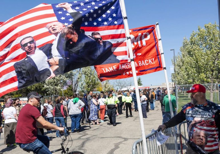 Bernie Sanders compares Trump, Musk and other 'oligarchs' to 'heroin addicts,' says drug of choice is 'greed'