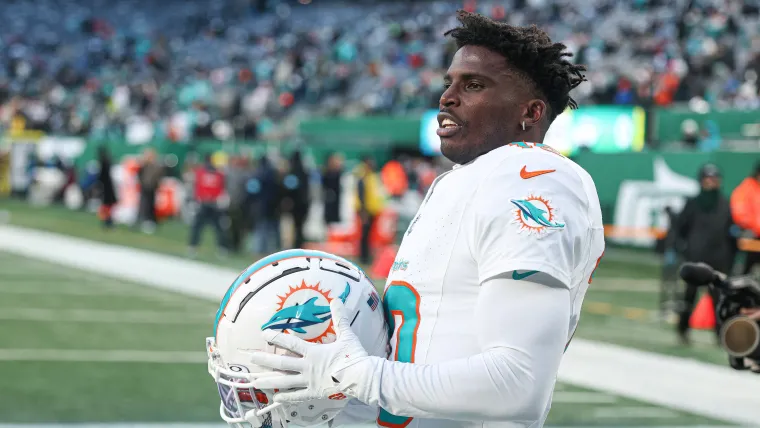 Dolphins' Tyreek Hill 'crying real tears' over a surprising departure from Miami