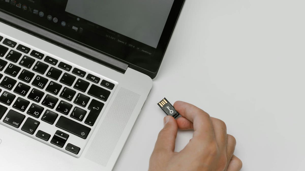 flash drive hacker 1