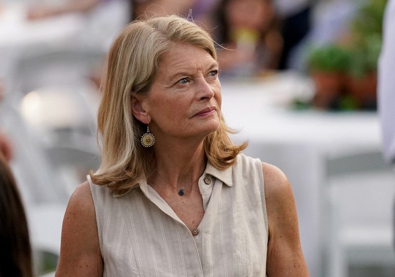 Republican senator calls caucusing with Democrats an 'interesting hypothetical'