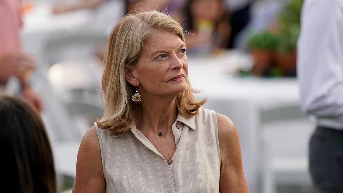 Murkowski in a tan dress at the congressional picnic