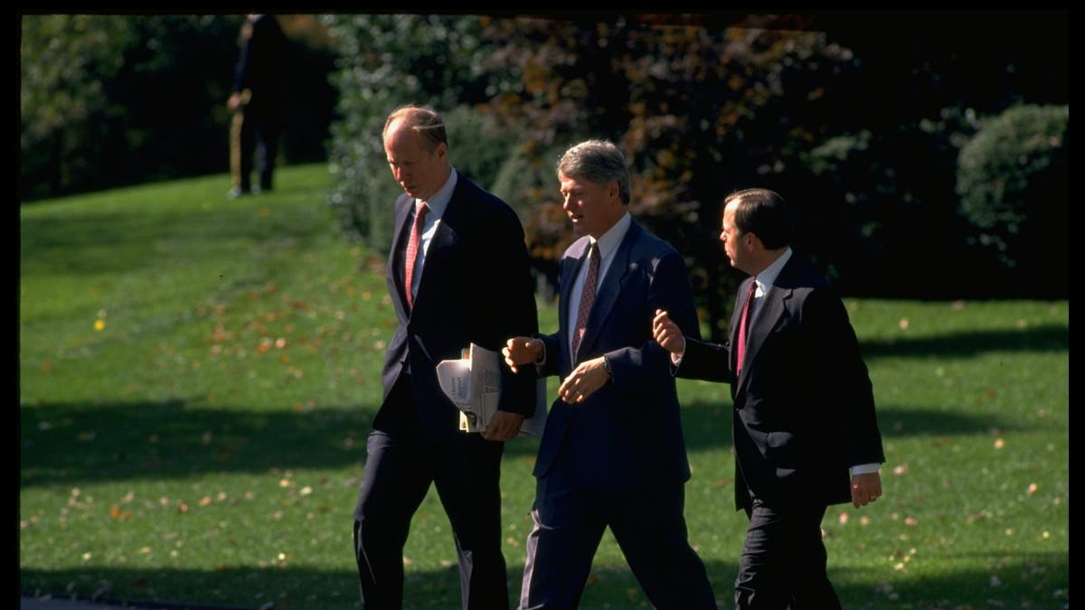 Gergen with Clinton during his presidency