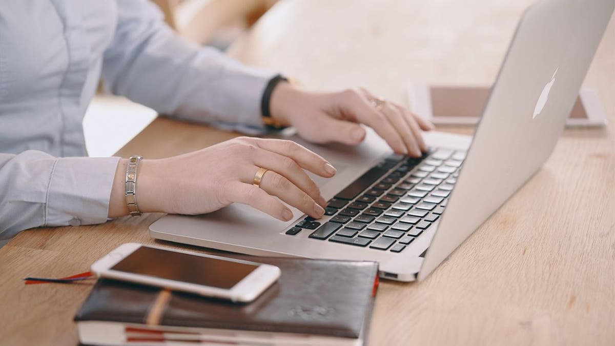 A woman using AI on her laptop.