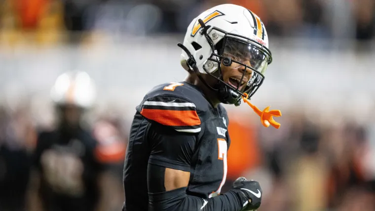 Elite Iowa football prospect sets commitment date