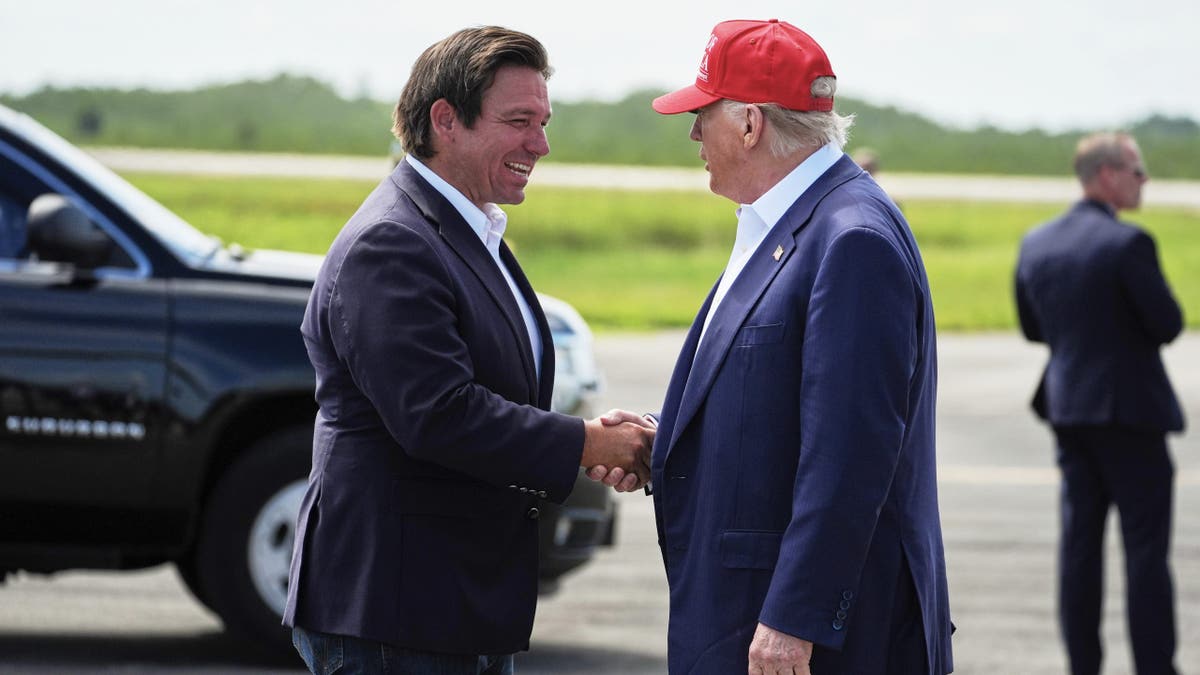 Ron DeSantis shakes Donald Trump's hand