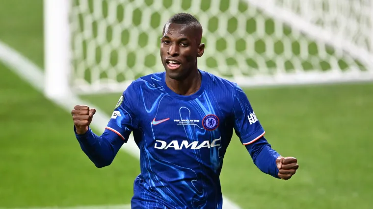 Chelsea star at centre of surprise transfer exchange with Premier League rivals