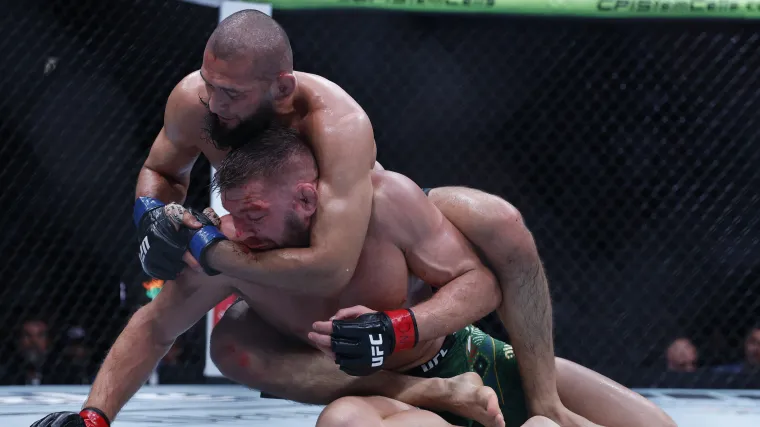 UFC 319 results, highlights: Dominant Khamzat Chimaev wins gold in flawless performance against Dricus du Plessis