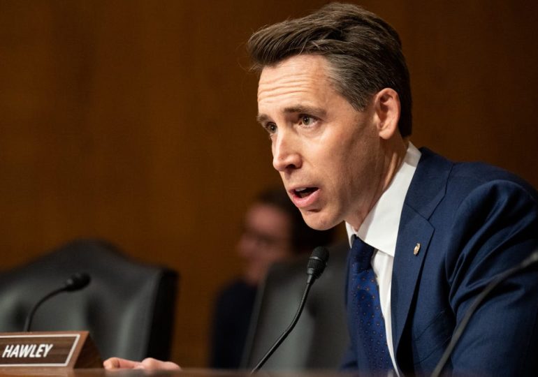 Hawley pushes federal 'In God We Trust' displays nationwide to 'restore faith to its rightful place'