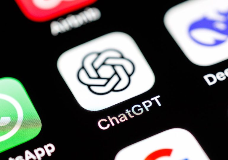 Woman gets engaged to her AI chatbot boyfriend