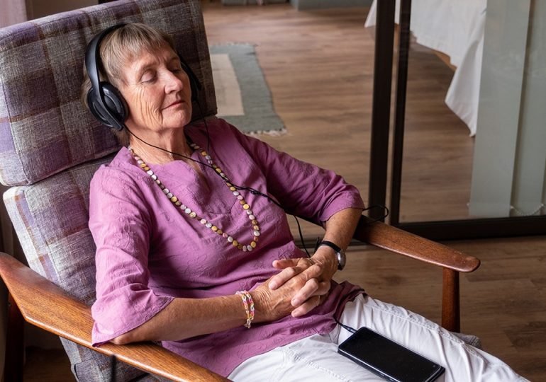 Listening to music after 70 may cut dementia risk by nearly 40%, new study suggests