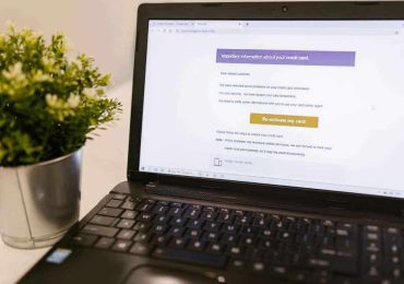 The fake refund scam: Why scammers love holiday shoppers