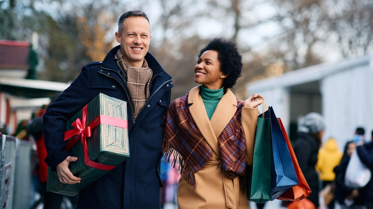 couple holiday shopping