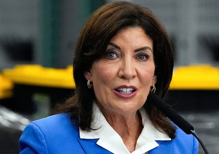 Hochul endorses legislation to allow New Yorkers to sue ICE agents: 'Power does not justify abuse'