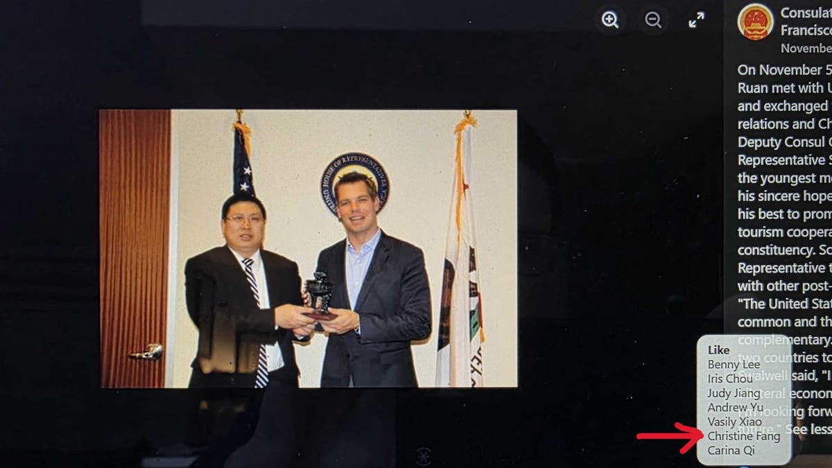 Eric Swalwell poses with senior Chinese diplomat in 2013