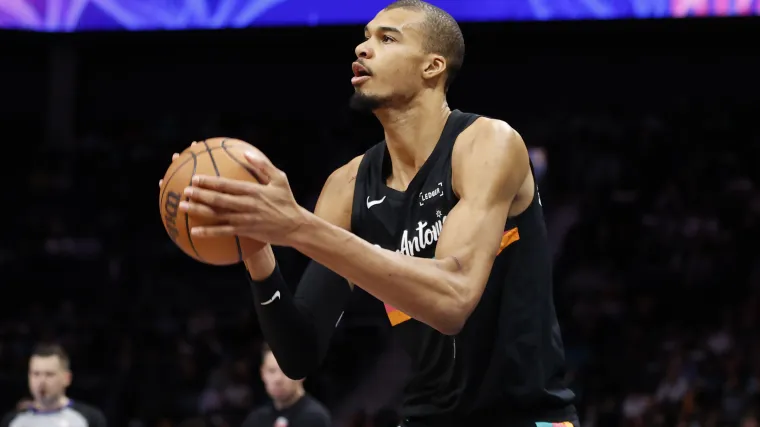 Victor Wembanyama's poster dunk over Kon Knueppel goes viral in Spurs-Hornets clash