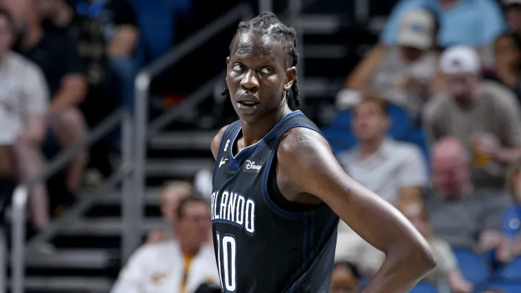 Former Suns center signs with Philippine Basketball Association team