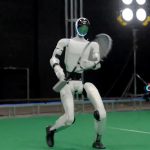 Robot plays tennis with humans in real time