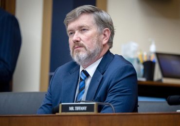 Trump posts support for Massie primary challenger ahead of Kentucky visit