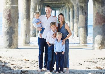 Woman's alarming cancer symptoms blamed on pregnancy for years before stage 3 diagnosis