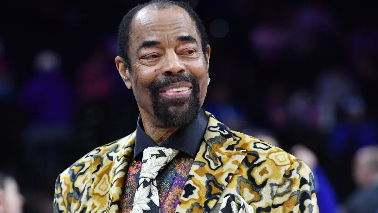 Knicks legend Walt 'Clyde' Frazier's new rhymes stun Mike Breen to start Bulls game
