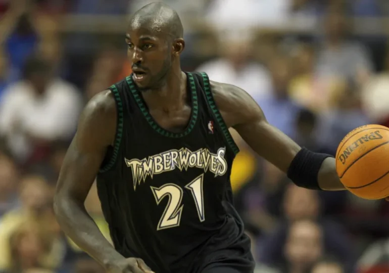 Kendrick Perkins celebrates Kevin Garnett's number being retired in Minnesota