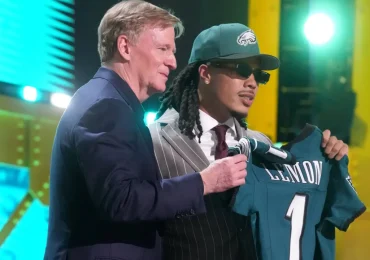 Nick Sirianni defends Eagles' rookie after shaky debut